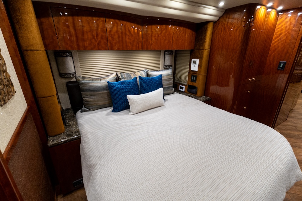 2016 Prevost Millennium H3-45 For Sale