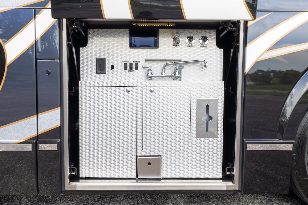 2016 Prevost Millennium H3-45 For Sale