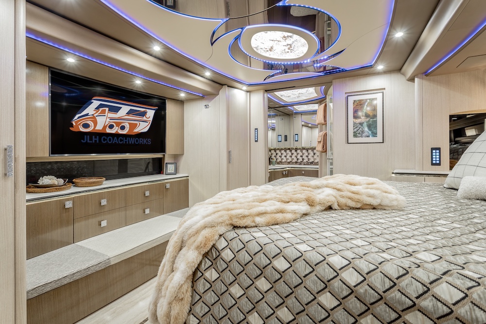 2017 Prevost Marathon  H3-45 For Sale