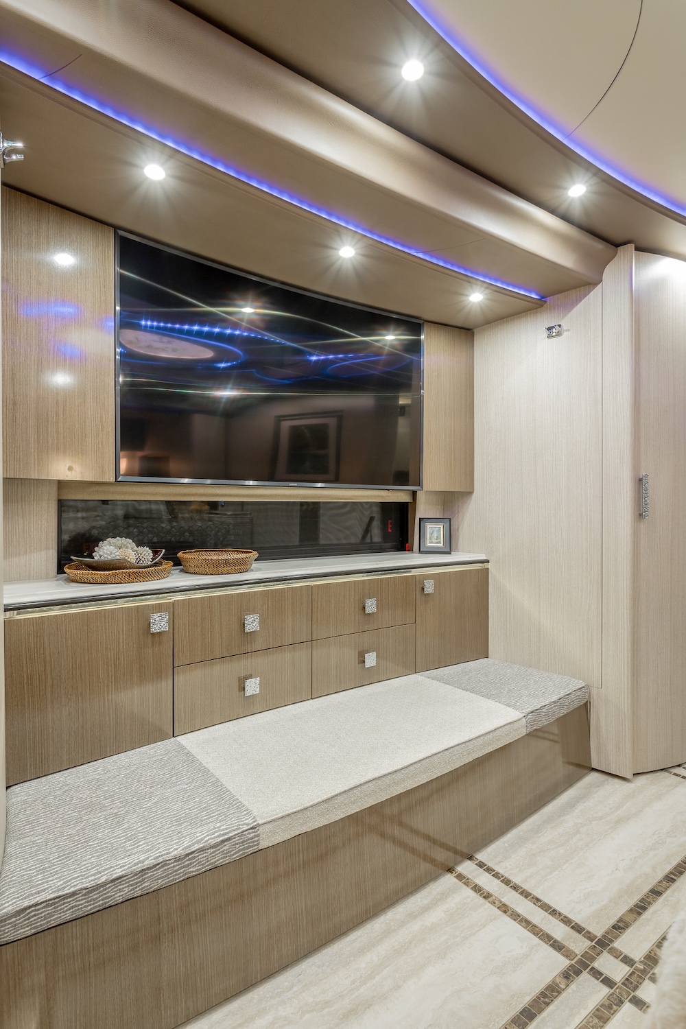 2017 Prevost Marathon  H3-45 For Sale