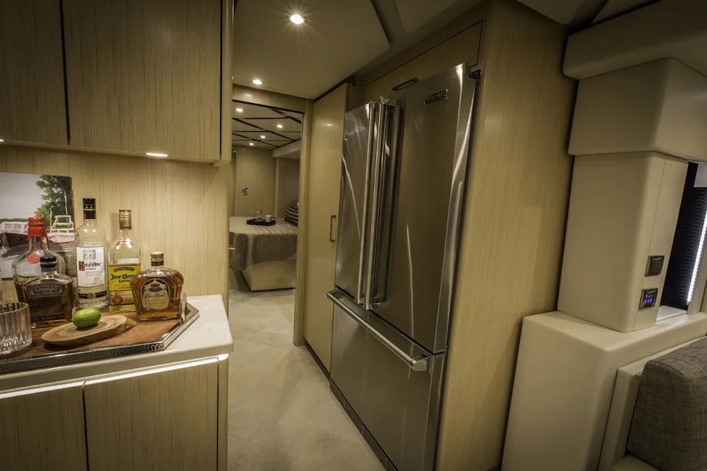 2018 Prevost Featherlite H3-45 For Sale