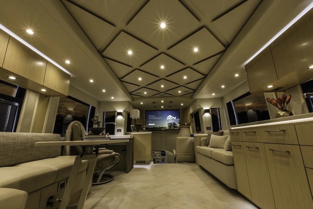 2018 Prevost Featherlite H3-45 For Sale
