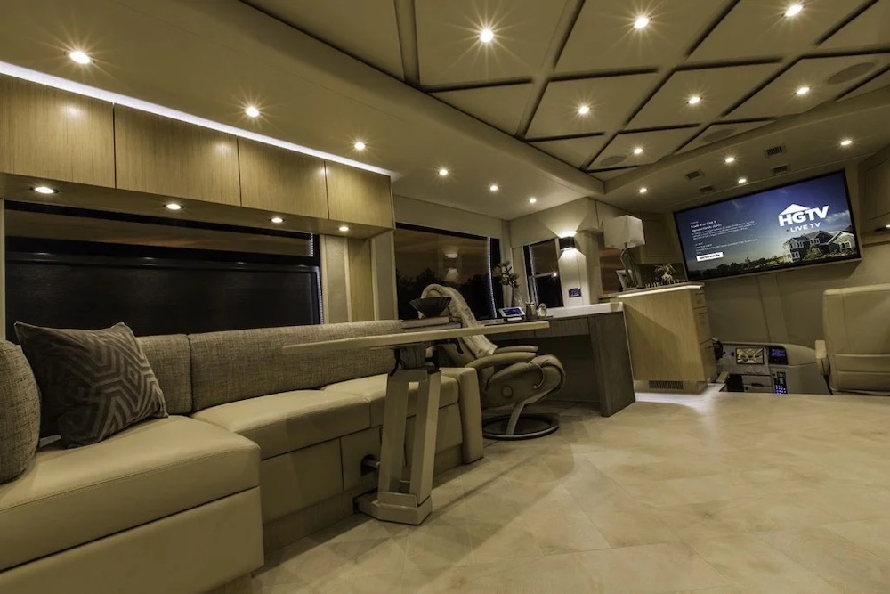 2018 Prevost Featherlite H3-45 For Sale