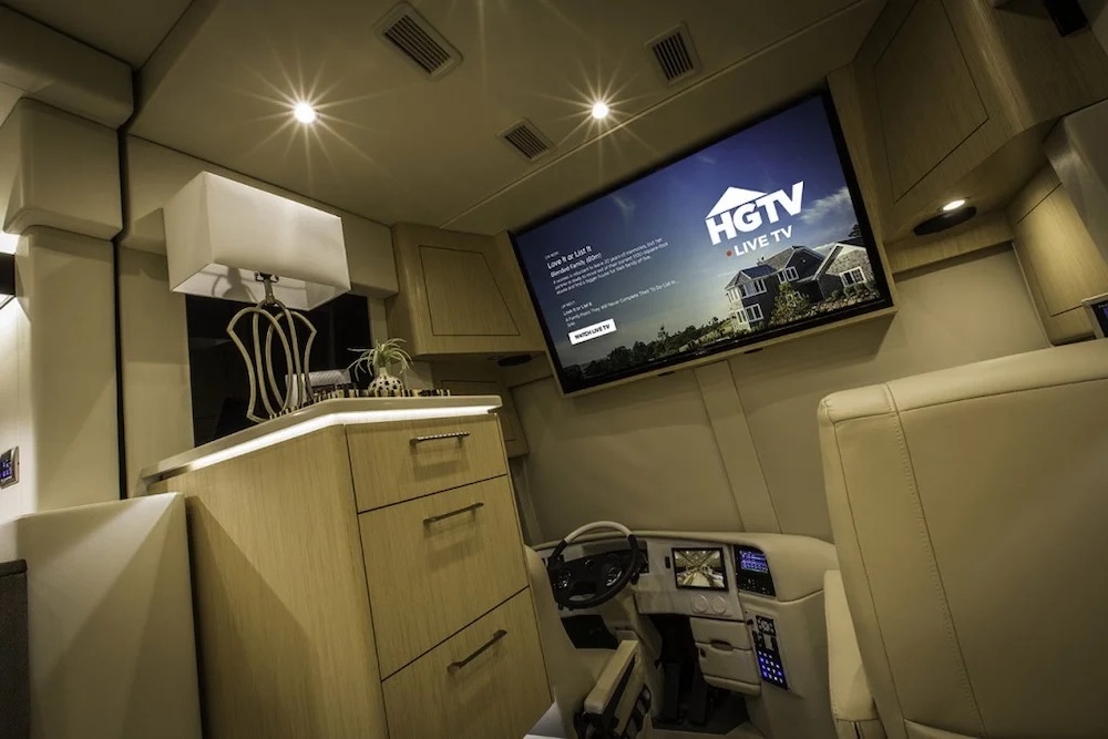 2018 Prevost Featherlite H3-45 For Sale