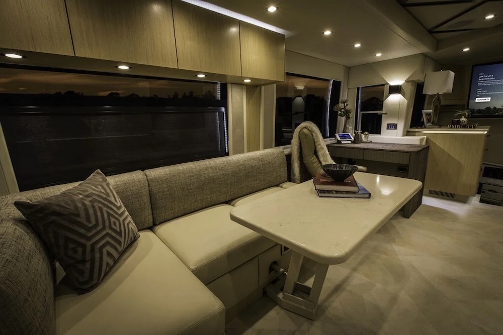 2018 Prevost Featherlite H3-45 For Sale