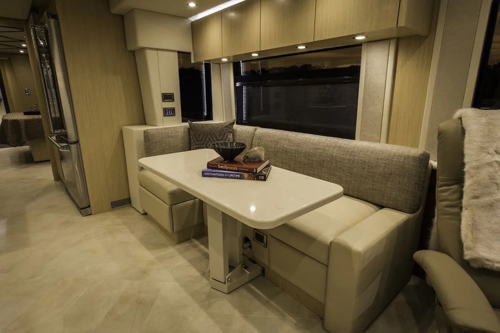 2018 Prevost Featherlite H3-45 For Sale
