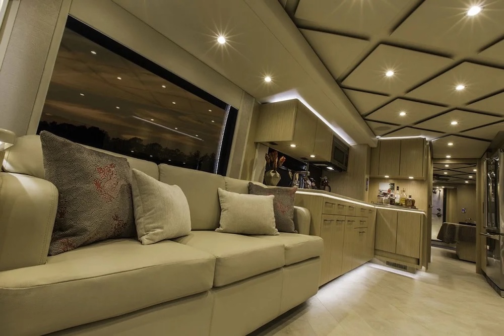 2018 Prevost Featherlite H3-45 For Sale