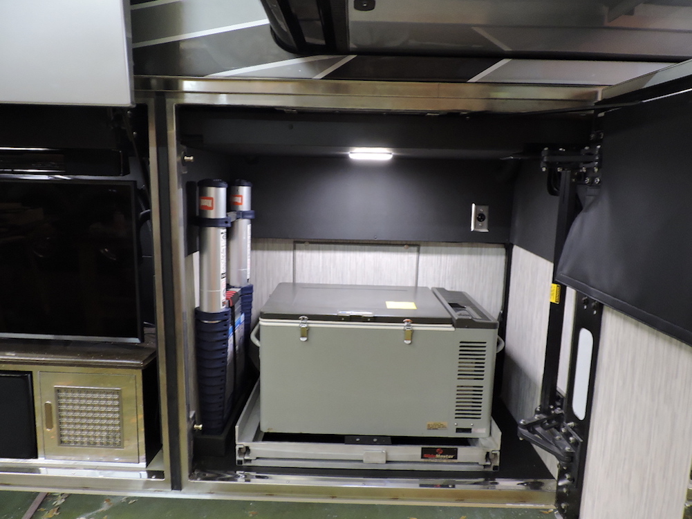2018 Prevost Parliament H3-45 For Sale