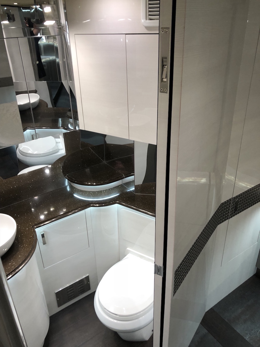 2018 Prevost Parliament H3-45 For Sale