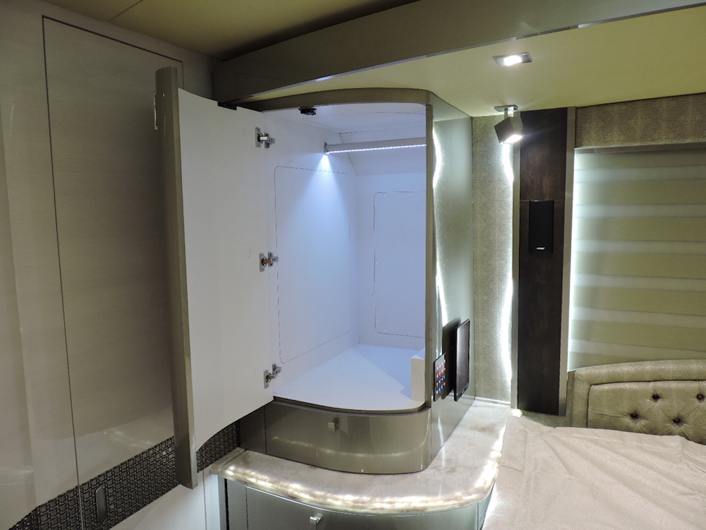 2018 Prevost Parliament H3-45 For Sale