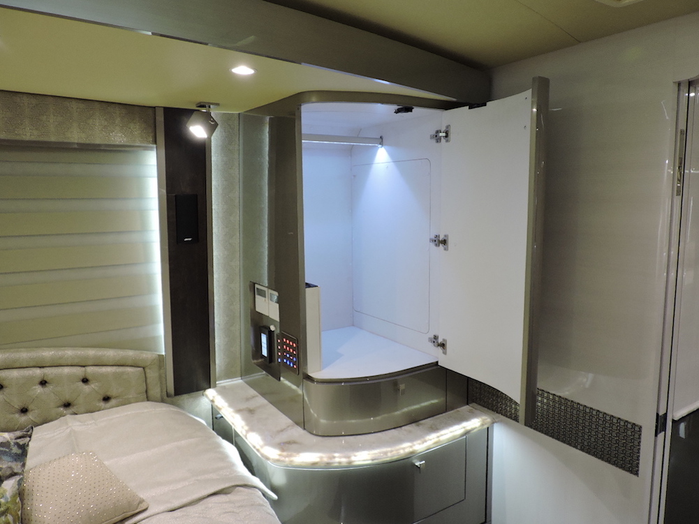 2018 Prevost Parliament H3-45 For Sale