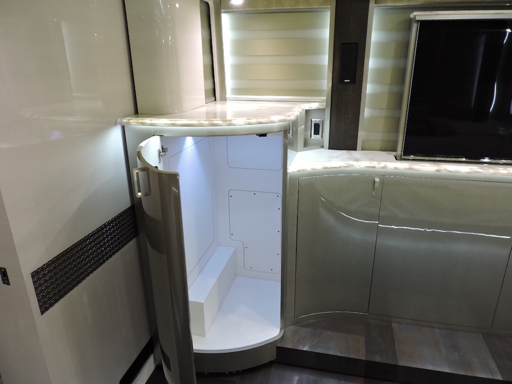 2018 Prevost Parliament H3-45 For Sale