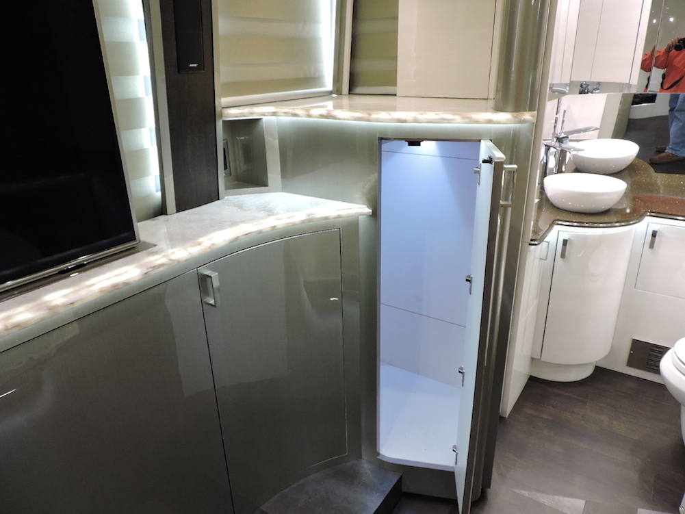 2018 Prevost Parliament H3-45 For Sale