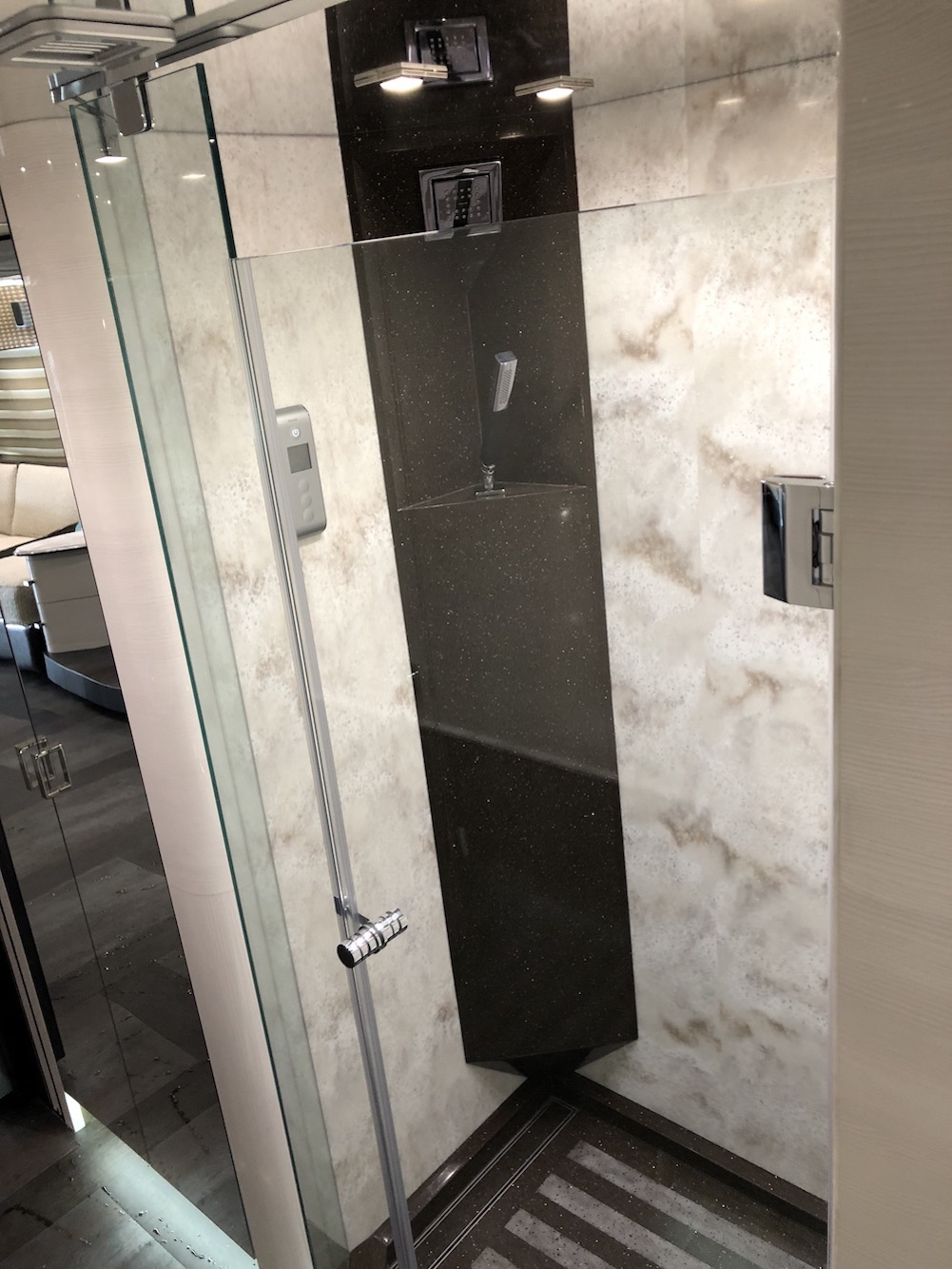 2018 Prevost Parliament H3-45 For Sale