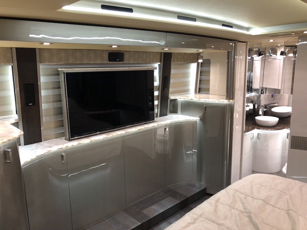 2018 Prevost Parliament H3-45 For Sale