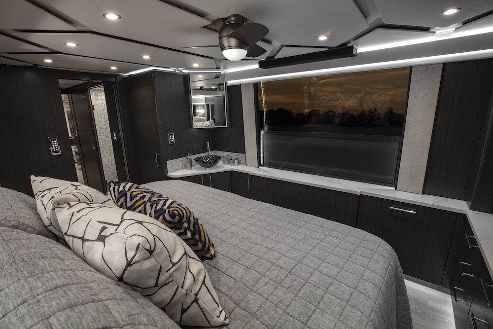 2020 Prevost Featherlite H3-45 For Sale