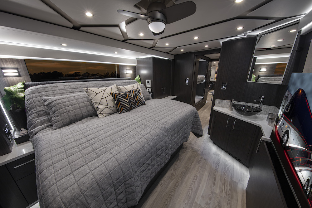 2020 Prevost Featherlite H3-45 For Sale