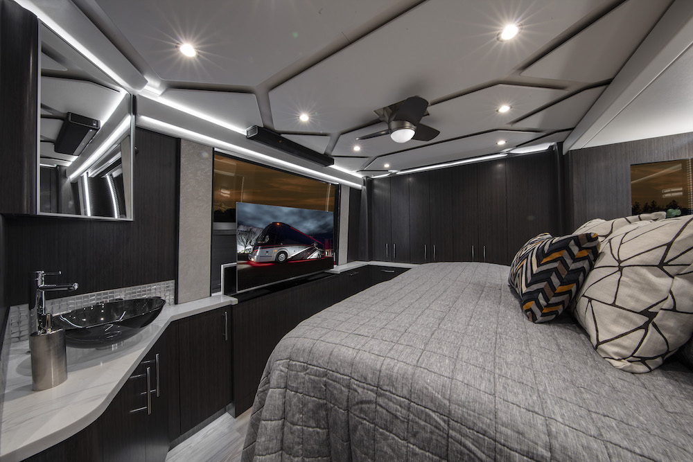 2020 Prevost Featherlite H3-45 For Sale
