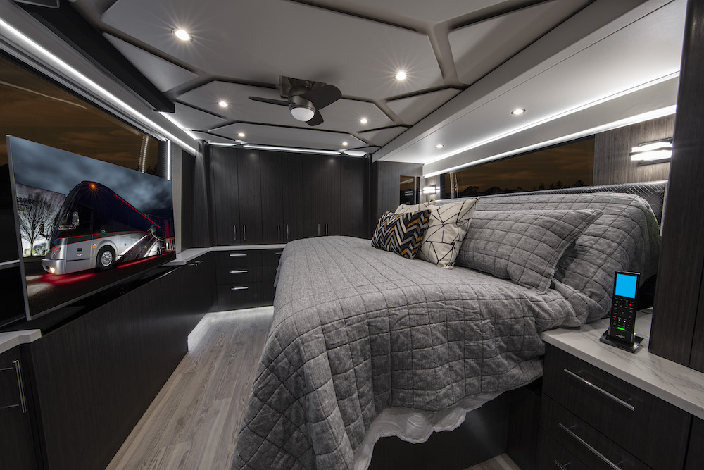 2020 Prevost Featherlite H3-45 For Sale