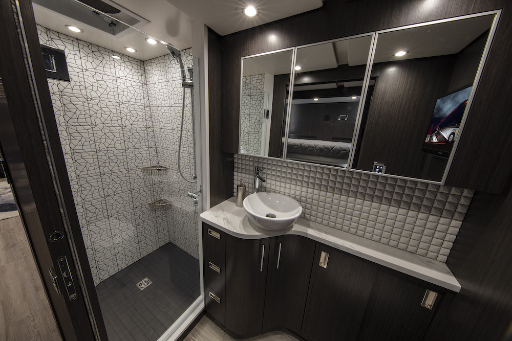 2020 Prevost Featherlite H3-45 For Sale
