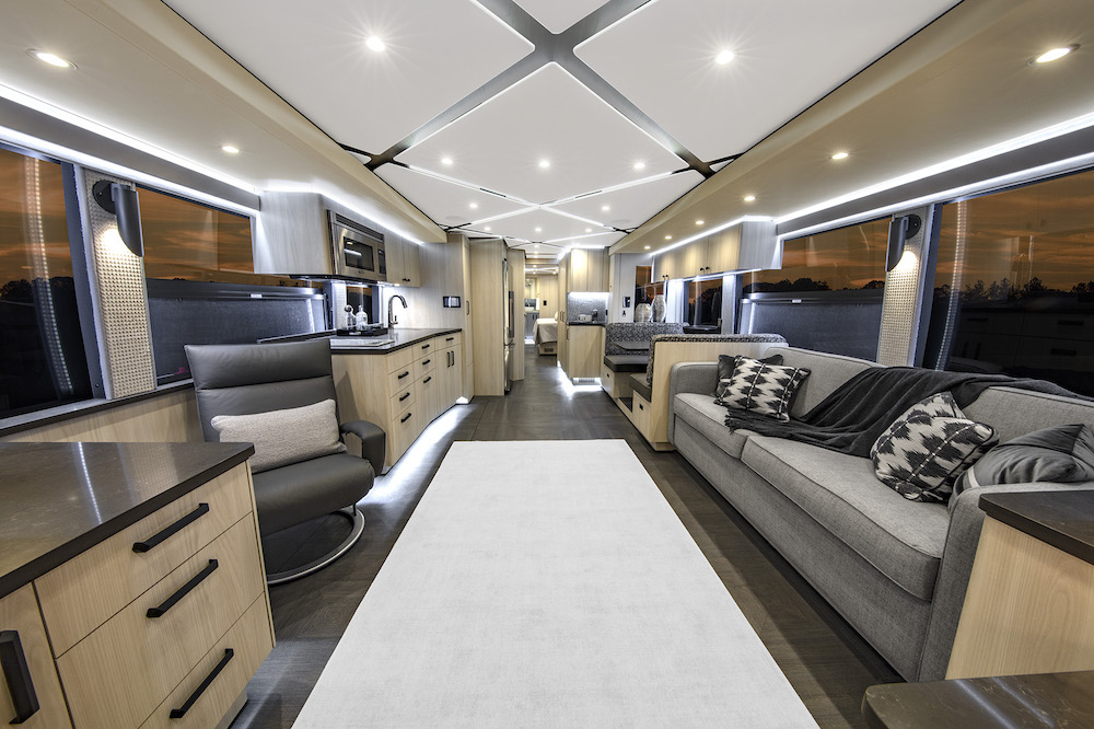 2021 Prevost Featherlite  H3-45 For Sale