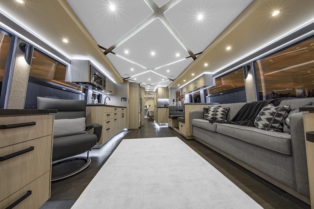 2021 Prevost Featherlite  H3-45 For Sale