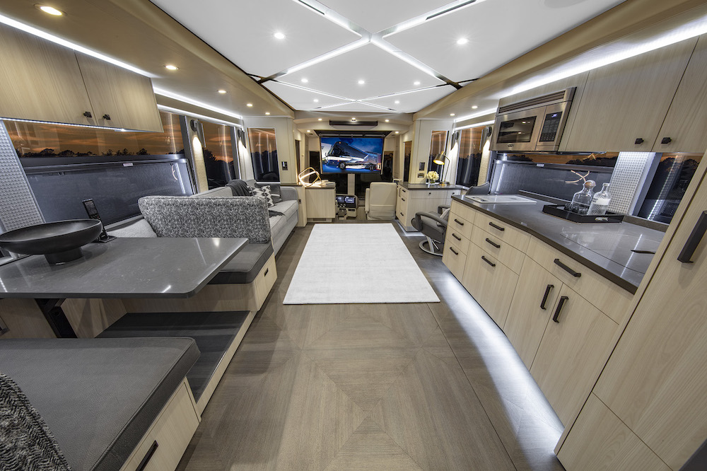 2021 Prevost Featherlite  H3-45 For Sale