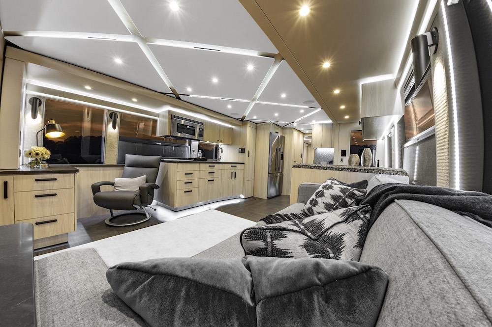 2021 Prevost Featherlite  H3-45 For Sale