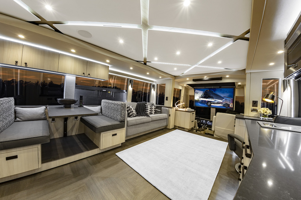 2021 Prevost Featherlite  H3-45 For Sale