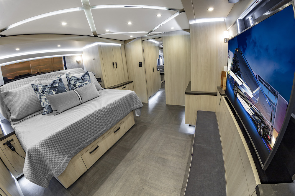 2021 Prevost Featherlite  H3-45 For Sale