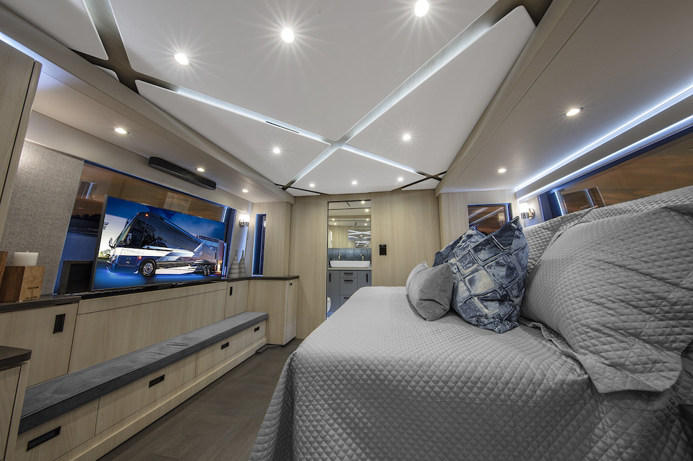 2021 Prevost Featherlite  H3-45 For Sale