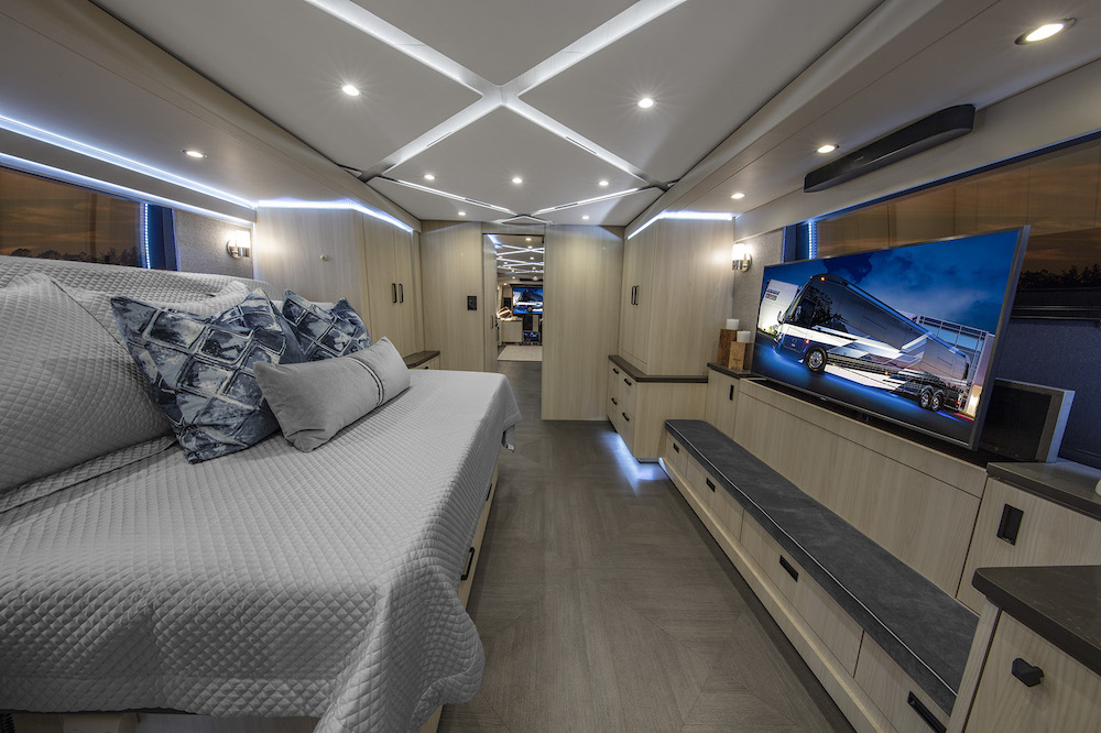 2021 Prevost Featherlite  H3-45 For Sale