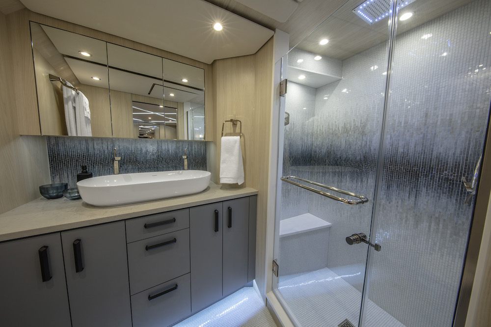 2021 Prevost Featherlite  H3-45 For Sale