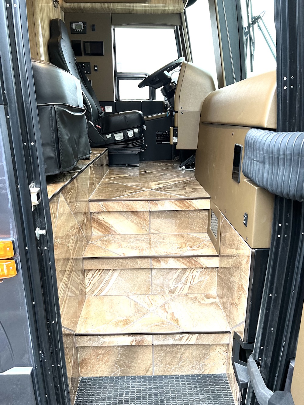2021 Prevost Nashville Coach  H3-45 For Sale