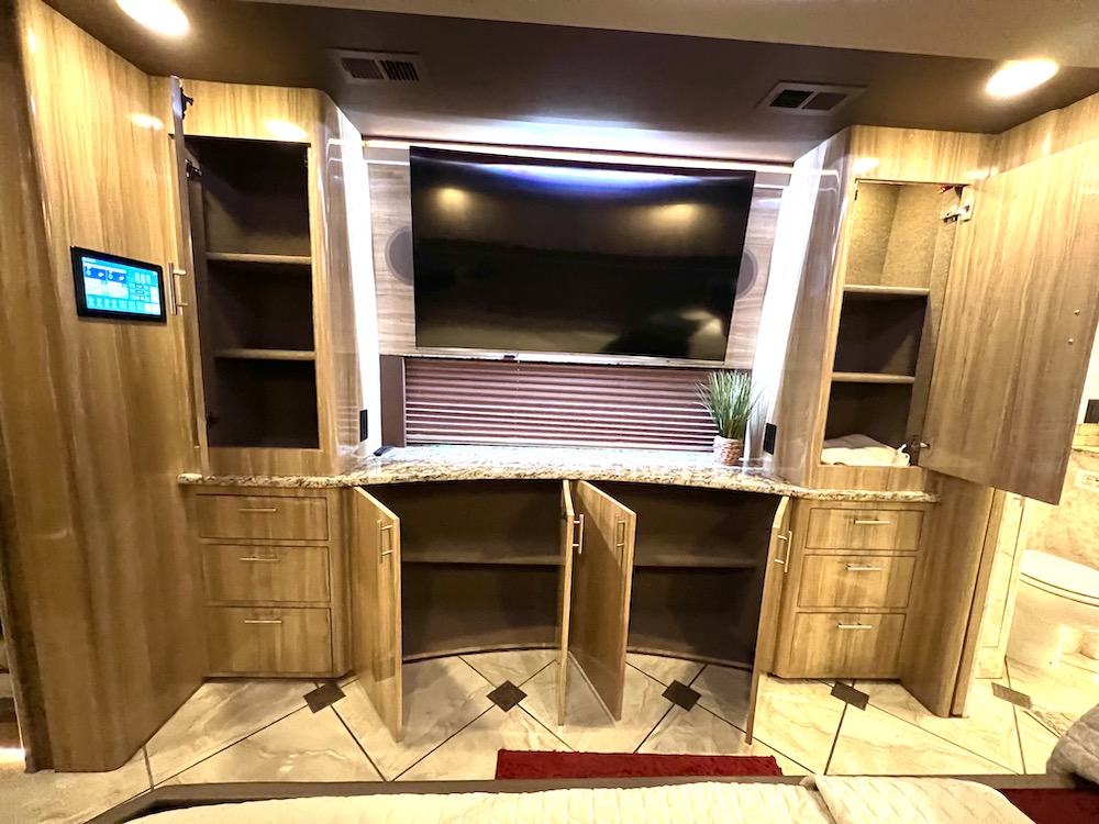 2021 Prevost Nashville Coach  H3-45 For Sale