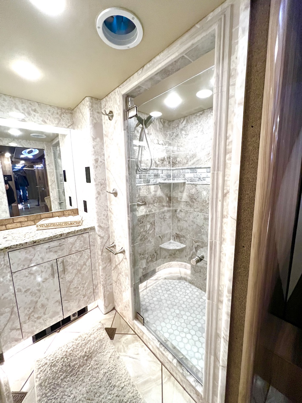 2021 Prevost Nashville Coach  H3-45 For Sale