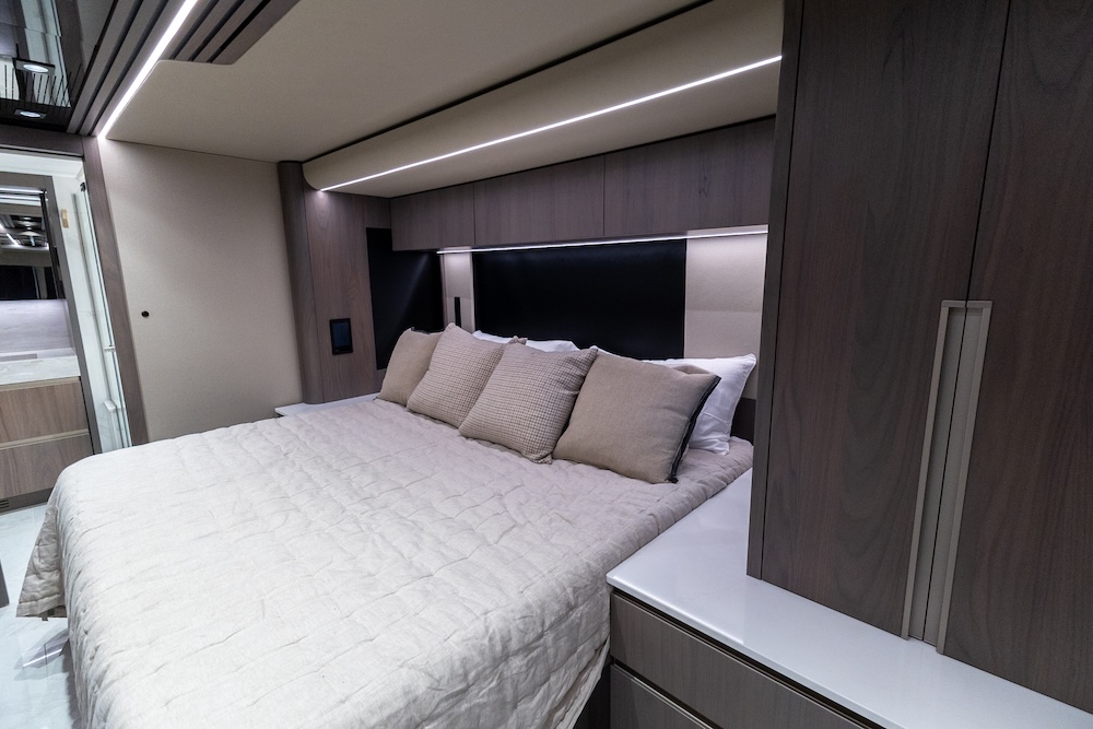 2027 Prevost Lok H3-45 For Sale