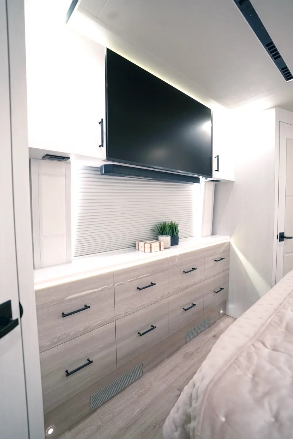 2027 Prevost Emerald X3 For Sale