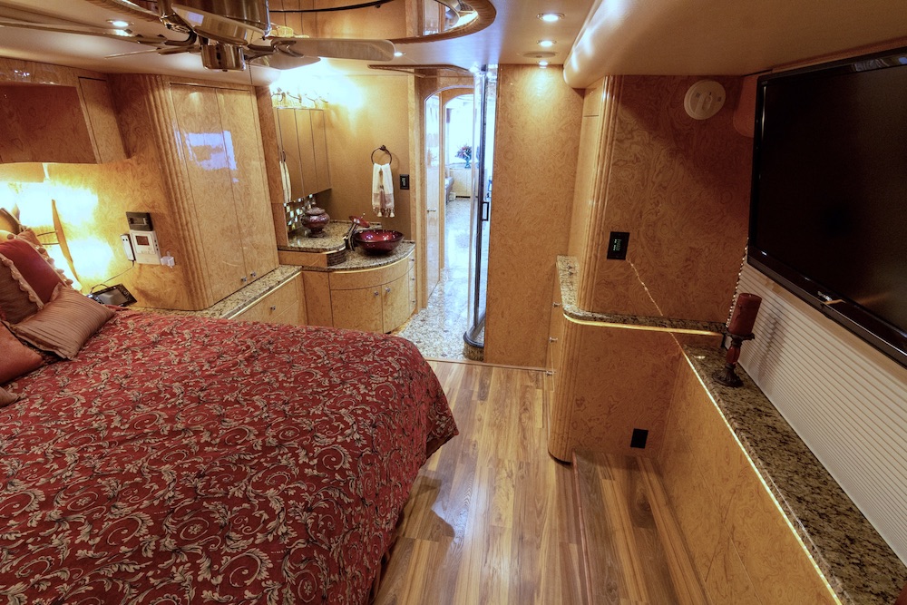 2010 Prevost Millennium H3-45 For Sale